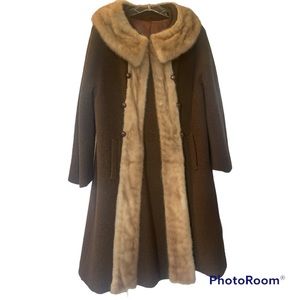 Youth craft vintage coat with faux fur collar and trim.